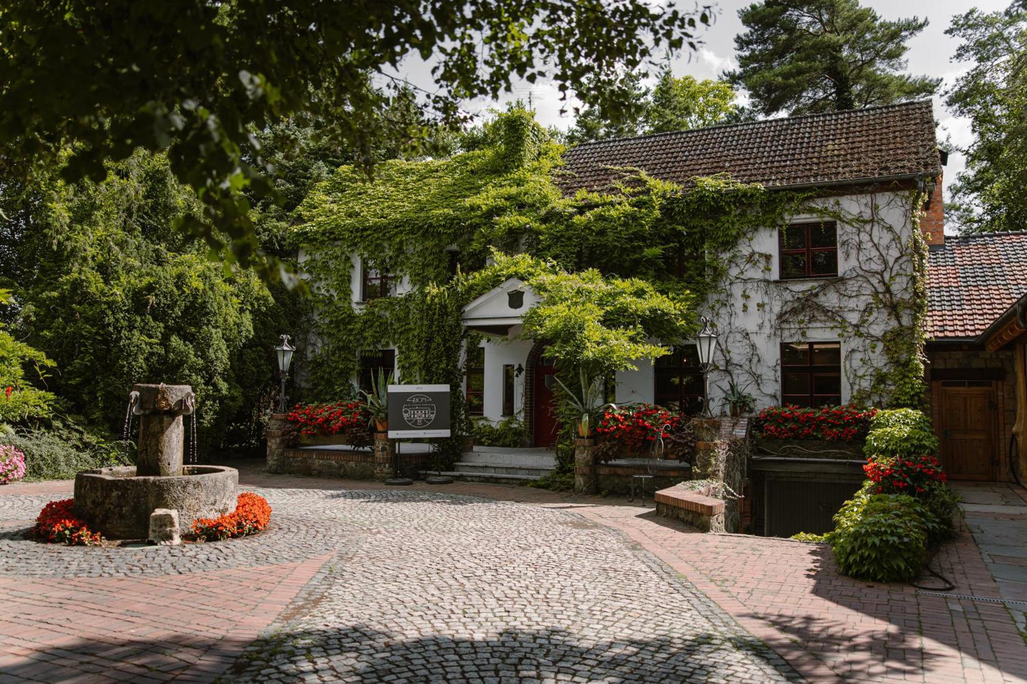 Siedem Drzew Hotel Biskupice  Exterior photo